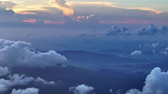 香港维多利亚港飞鹅山日落高空云层航拍