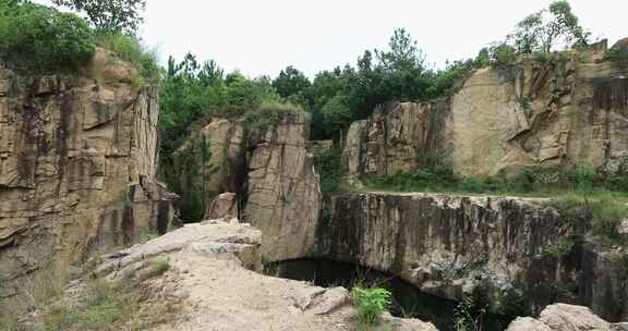 悬崖峭壁奇特山石地形地貌