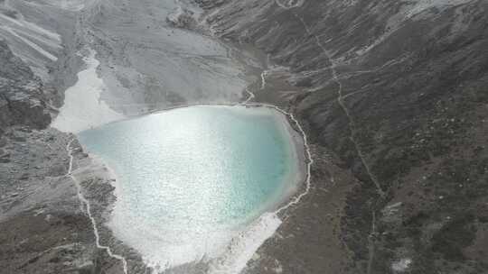 4K航拍川西稻城亚丁牛奶海无色海高山草原