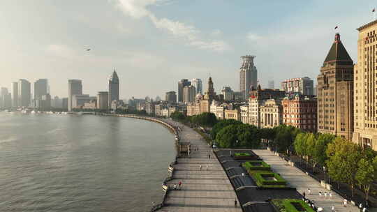 上海外滩黄浦江畔城市风光