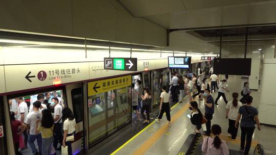 地铁 深圳地铁 挤地铁视频素材模板下载