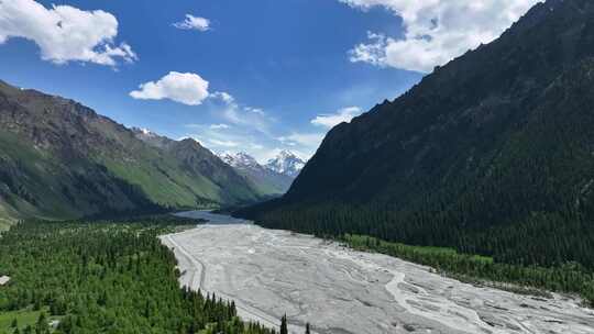 夏塔景区木札特峰昭苏伊犁雪山林场