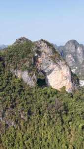 竖版航拍阳朔月亮山景区