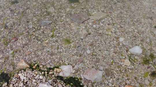 海边沙滩鹅卵石实拍大海海浪视频素材模板下载