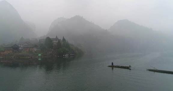 神秘湘西首八峒村小船划过酉水河