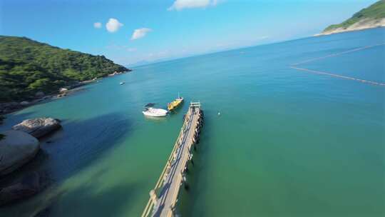 fpv航拍海浪拍打礁石穿越机海岸大海浪翻滚