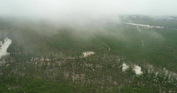 航拍兴安岭春天极地天气山林降雪