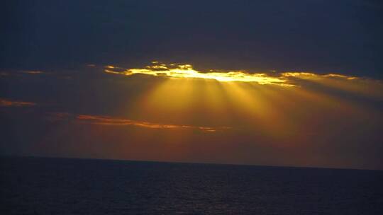 海上夕阳朝阳