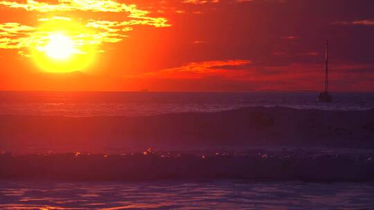 夕阳下的海浪视频素材模板下载
