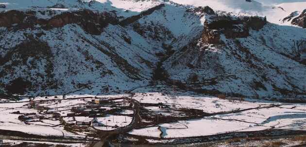 雪山村