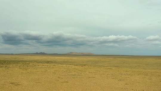 新疆大草原山脉自然风光