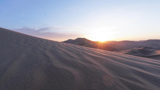 延时摄影内蒙古阿拉善巴丹吉林沙漠日出朝阳