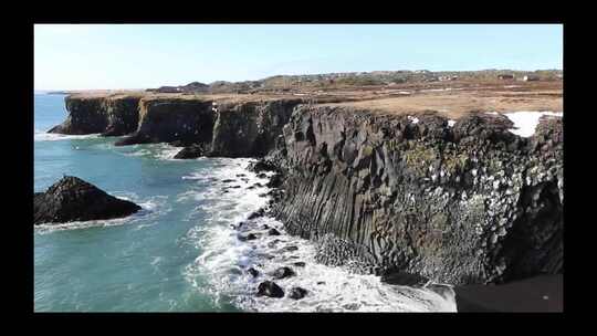 冰岛海蚀柱群的岩石与海岸线视频素材模板下载