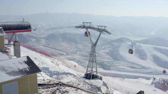 内蒙古呼和浩特马鬃山滑雪场缆车雪景航拍