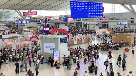 旅客候车检票进站空镜