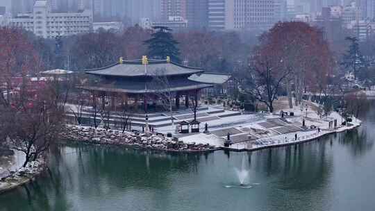 西安兴庆宫公园雪景