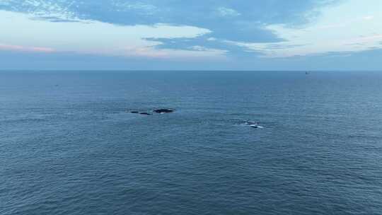 大海航拍海上礁石海水海洋风光海天一线风景