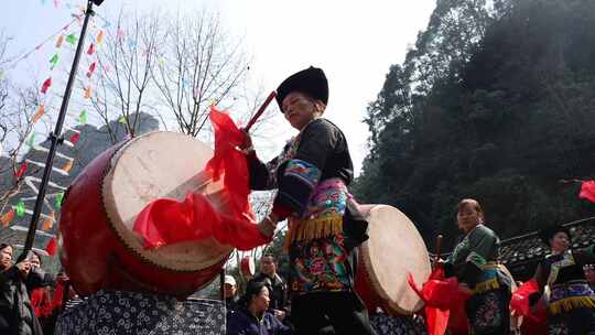 湖南湘西吉首德夯苗寨非遗苗鼓表演