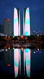 成都天府国际金融中心双子塔夜景