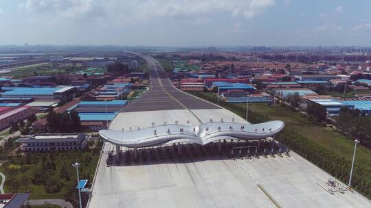 航拍胶东国际机场高速出入口
