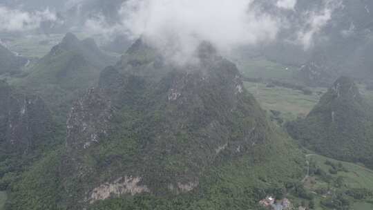 广西河池云海山峰航拍4k视频