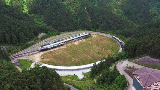 航拍江西宜春明月山风景区小火车项目