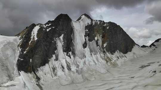 航拍川西格聂山区阿萨贡格雪山冰川风光