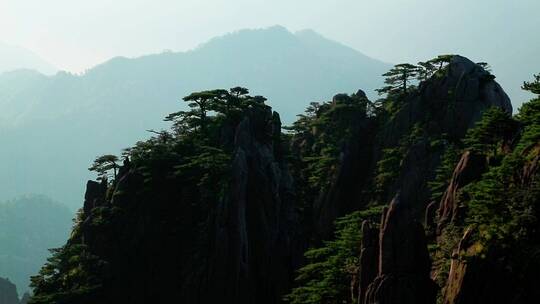 形态各异的山峰