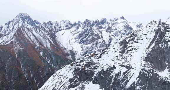 航拍四姑娘山双桥沟雪山风景