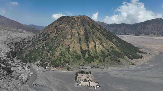 印尼爪哇岛布罗莫火山口航拍自然风光