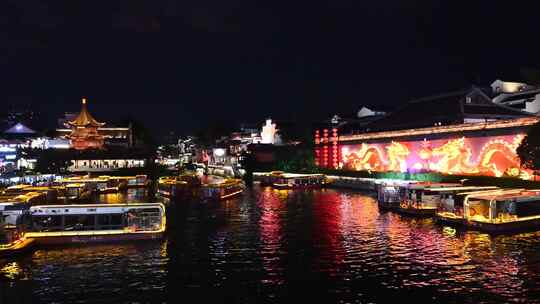 南京秦淮河夜景游船画面