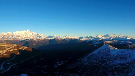 航拍西藏林芝南迦巴瓦峰日照金山雪山落日视频素材模板下载