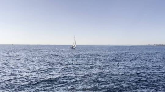 听海的声音蓝色海面与风帆