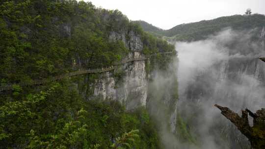 张家界天门山悬崖栈道