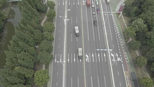 无锡阳山苏南顺丰冷运车城市行驶航拍