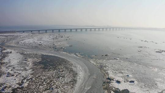 海面浮冰雪地冰面2K50帧海上大桥航拍