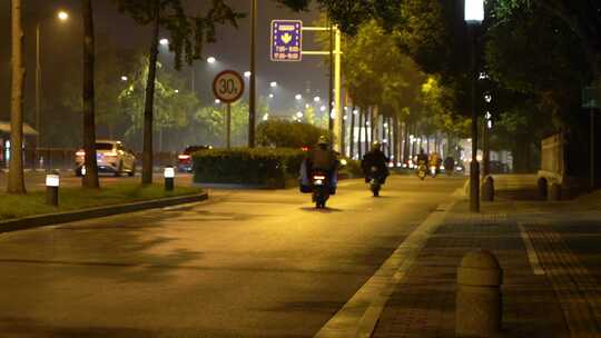 街道非机动车道车流汽车自行车电动车行驶