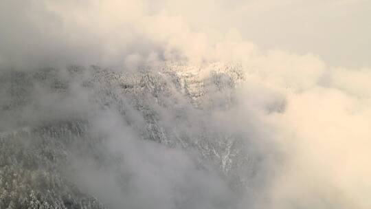 航拍四川瓦屋山雪景雾凇云海震撼