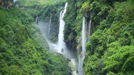 峡谷山川瀑布水流奔腾大自然风光