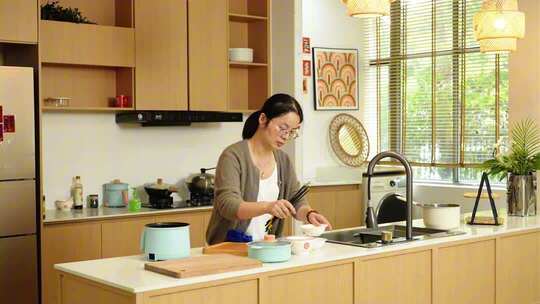 家庭主妇做家务腰痛肩痛脖子痛