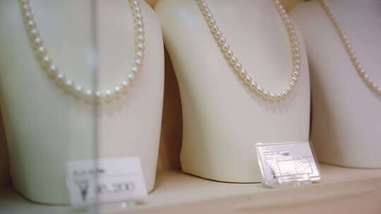 美丽的日本珍珠项链陈列4k