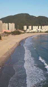 竖版航拍大海海浪沙滩风景