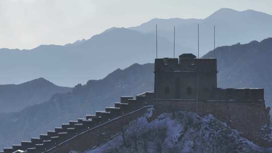 7倍居庸关长城西山顶楼带远山雪景