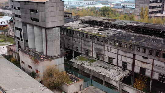 废弃的旧工厂。