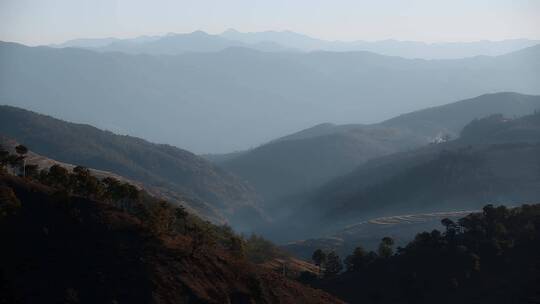 晨雾山川风光视频云南雾气山峦风景