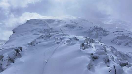 航拍冰川之父慕士塔格峰雪山冰川风光