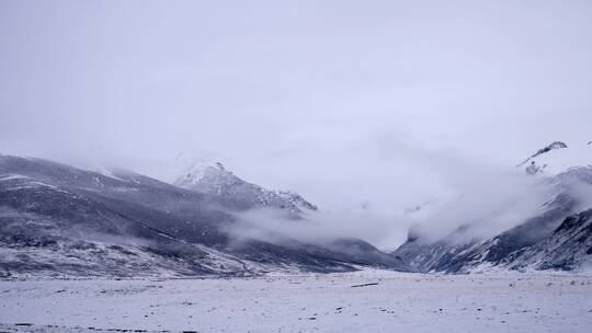 三江源雪山云雾