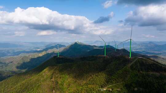 高山上的风电场航拍延时