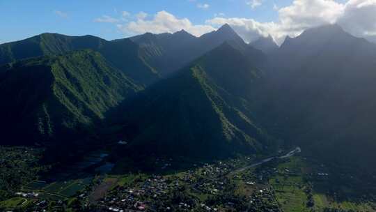 Teahupoo Tahiti村下午空中