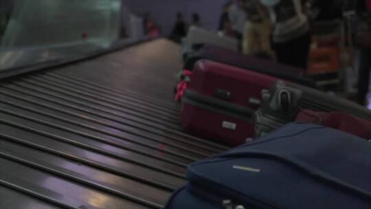飞机 旅程   传送带 行李 行李托运视频素材模板下载